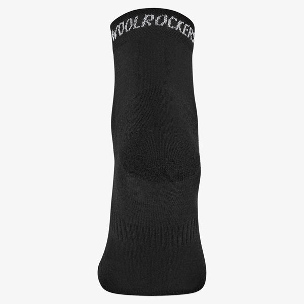 Merino Fahrradsocken schwarz Rückseite mit Logo – kurze Radsocken aus Merinowolle WOOL ROCKERS