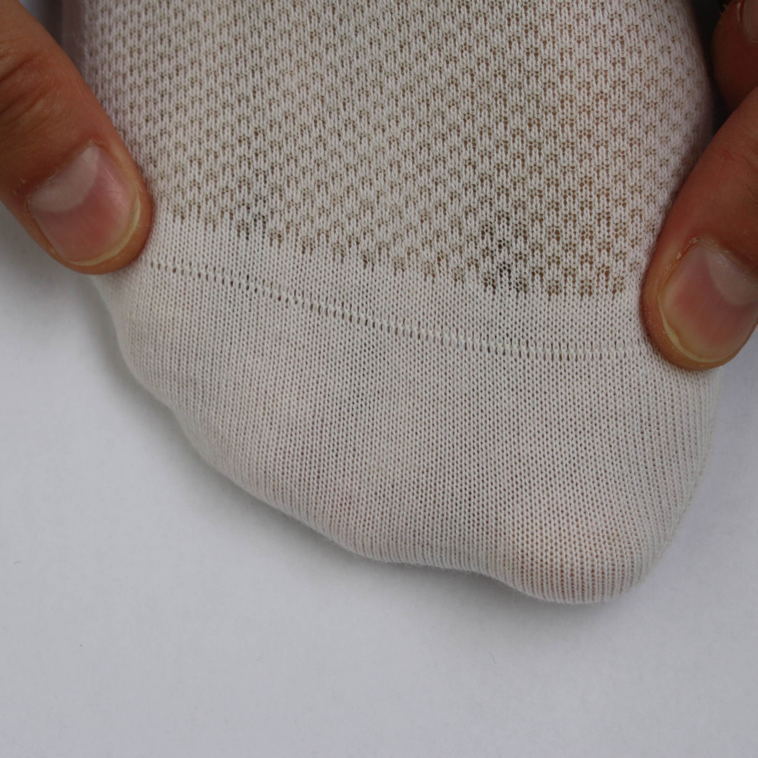 Merino Sneakersocken weiß Detailansicht Naht – nahtlose Zehenverarbeitung für druckfreies Tragen