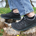 Merino Sneaker Socken schwarz mit Sneakers – kurze Wollsocken Herren für Sport und Büro WOOL ROCKERS