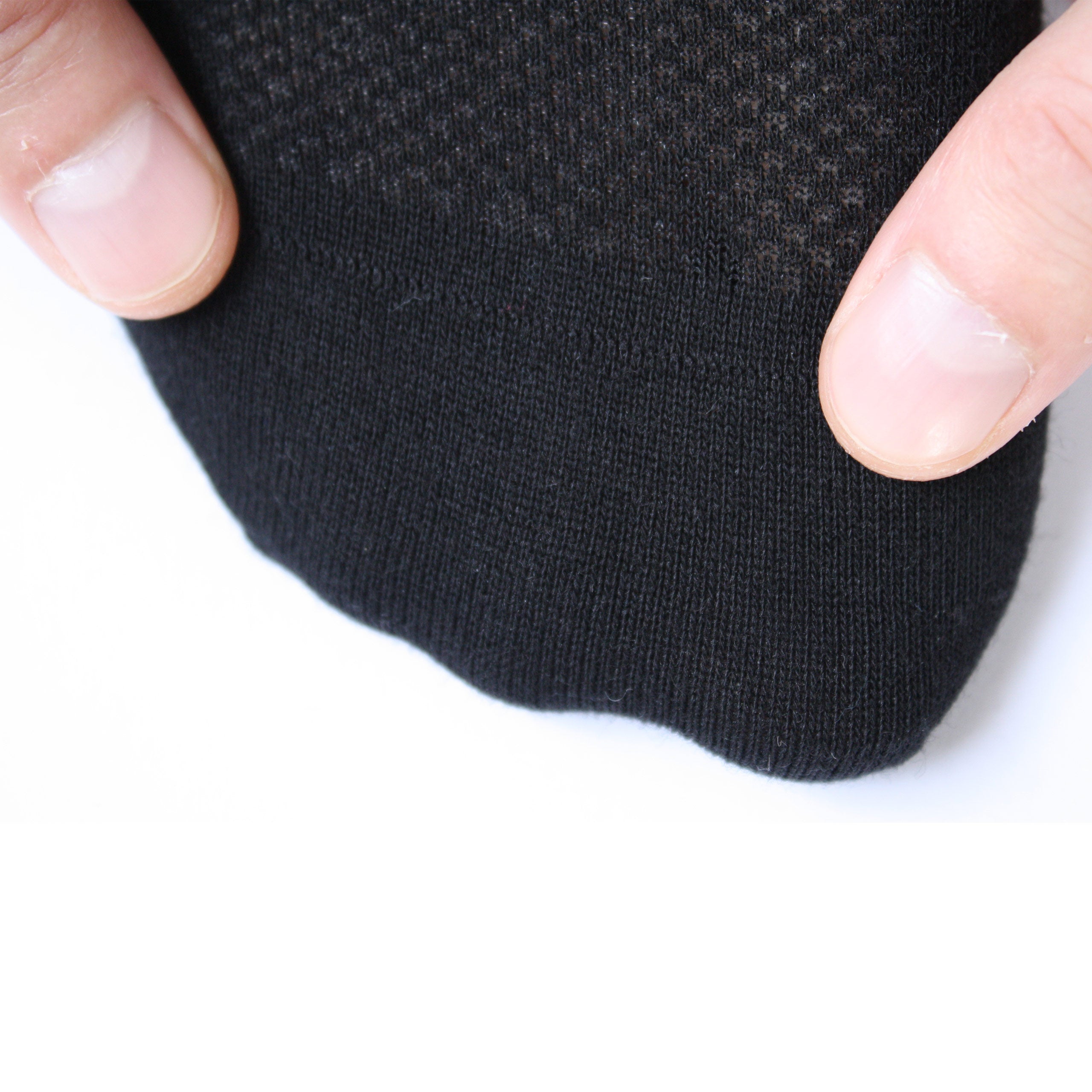 Merino Sneakersocken schwarz Detailansicht Naht – nahtlose Zehenverarbeitung für reibungsfreies Tragen